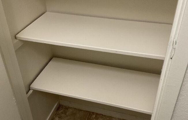 2 beds, 1 bath, 992 sqft, $1,250, Unit 4760-105