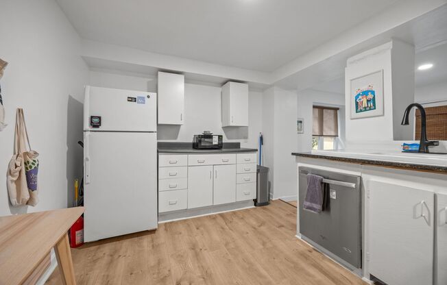 Charming 1 Bed, 1 Bath Duplex with Office/Flex Space near Five Points, Downtown Raleigh