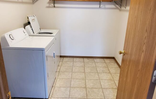 2 beds, 1 bath, $1,079