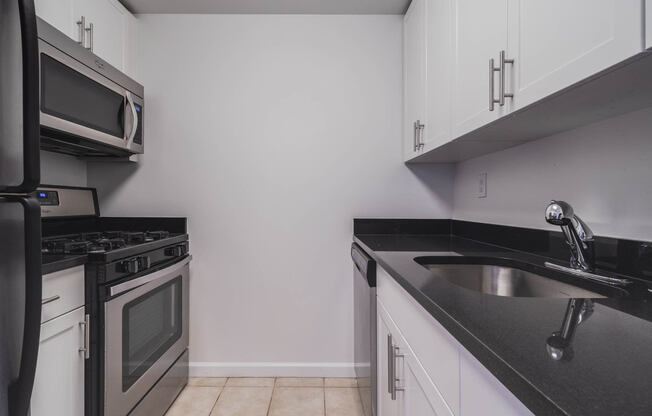 Studio, 1 bath, 415 sqft, $3,443, Unit 12E