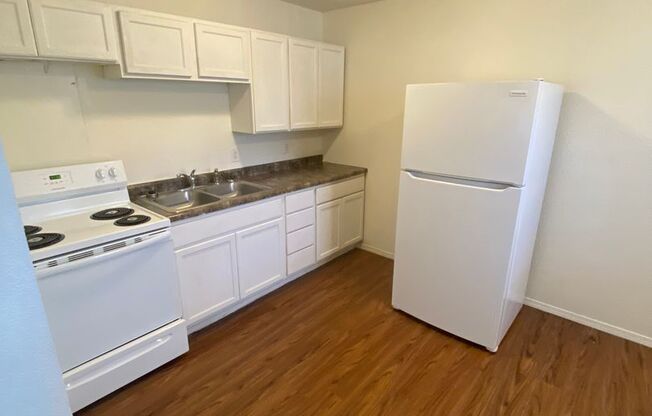 1 bed, 1 bath, 500 sqft, $575, Unit 440 Winfield-Unit 03