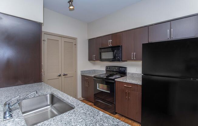 2 beds, 2 baths, 924 sqft, $1,465