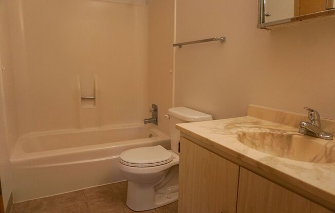 2 beds, 1 bath, 800 sqft, $900, Unit 18