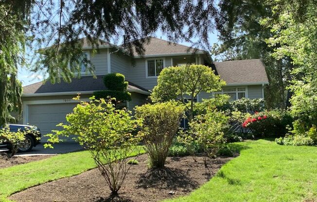 Lovely 3 Bedroom/2.5 Bath, Great Edmonds Neighborhood!