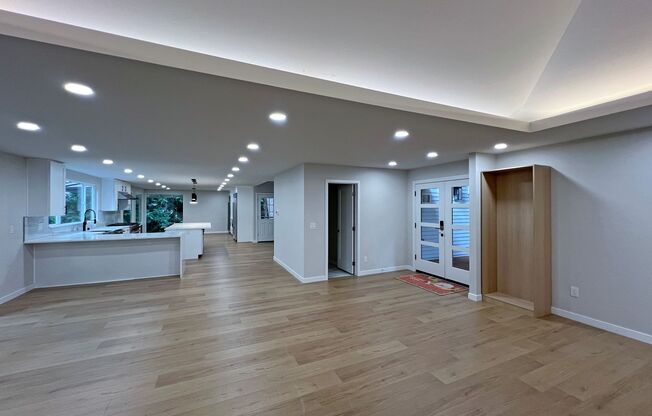 Freshly Remodeled 5BR Home in Prime Bellevue Enatai