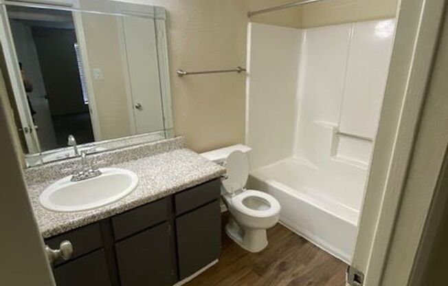 1 bed, 1 bath, 703 sqft, $875, Unit 1912