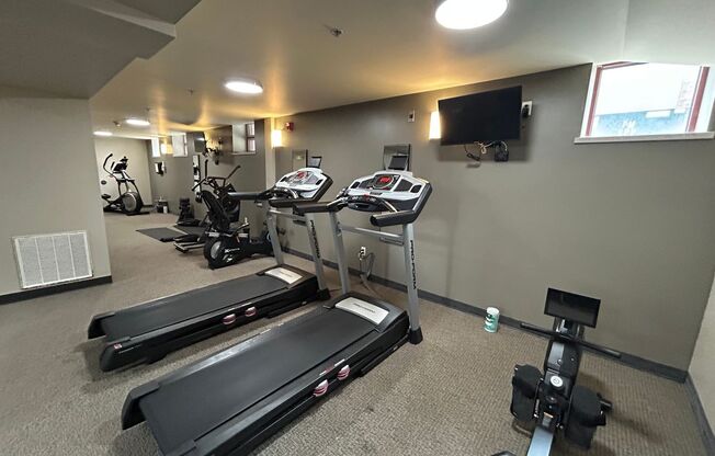 2 beds, 1 bath, 962 sqft, $1,095, Unit 2028-301