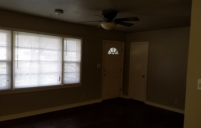 3 beds, 1 bath, $980