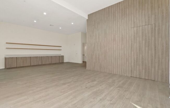 1 bed, 2 baths, 748 sqft, $5,100, Unit #101