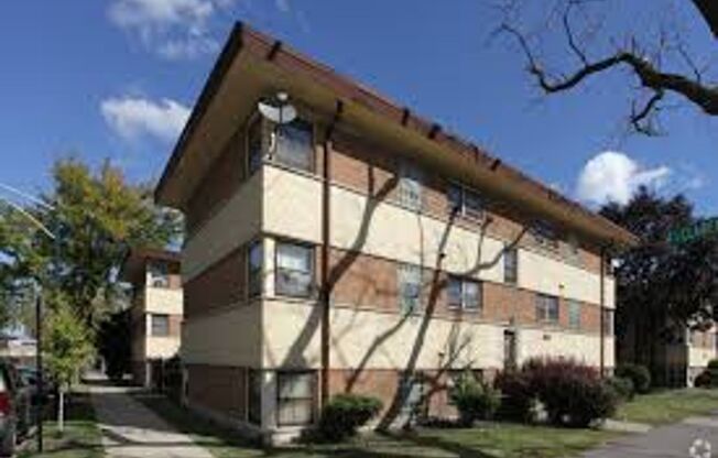 2320 W Garfield