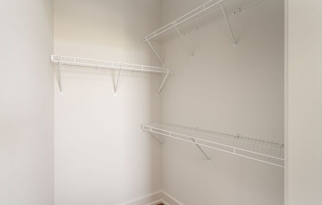 2 beds, 1 bath, $1,800, Unit 1050 N 4th St. Apt. 421