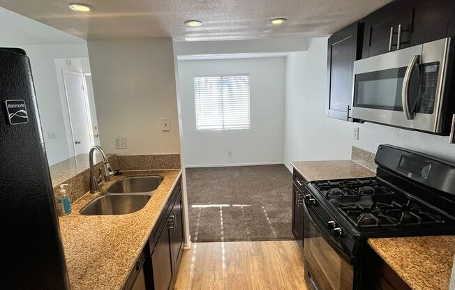 Beautifully Remodeled 2-Bed Condo with Private Patio in Casablanca