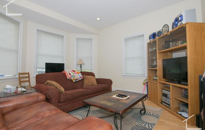 3 beds, 2 baths, $4,200, Unit 3