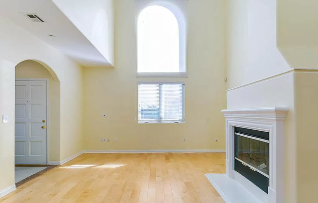 ELEGANT 3 BD / 2.5 BA TOWNHOME IN QUIET PASADENA