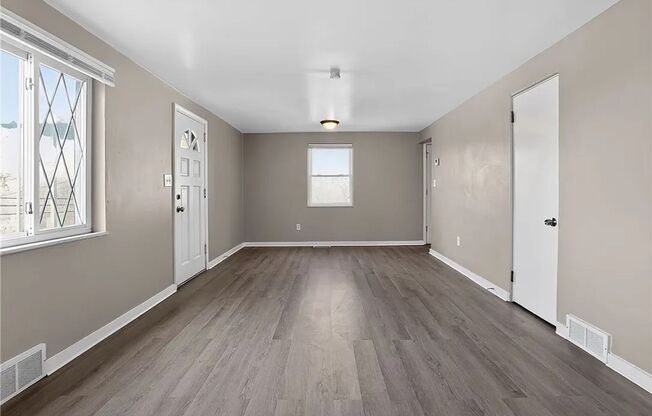 3Bd/1 Bath Home -- Available NOW!