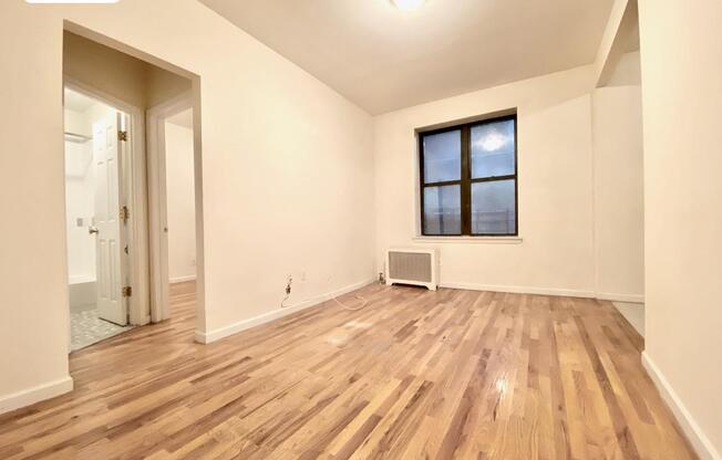 2 beds, 1 bath, $2,550, Unit 26