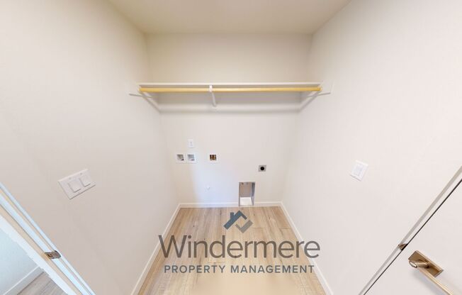 2 beds, 1 bath, 880 sqft, $1,695, Unit 327 People's