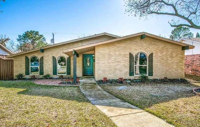 1530 CARNATION DR