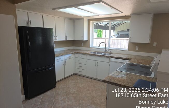 Bonney Lake - Lake Jane HOA - 3 bedroom 2 bathroom rambler home for rent -EV charger, Available NOW!