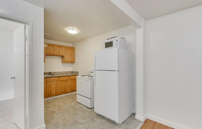 Studio, 1 bath, 300 sqft, $1,300, Unit 2