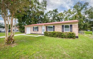 Charming 3-Bedroom Home: Updated Appliances and Spacious Fully Fenced Backyard