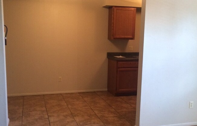 2 beds, 1 bath, 900 sqft, $950