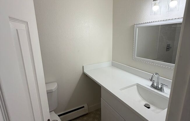 1 bed, 1 bath, 800 sqft, $1,195, Unit 3650 S Lincoln 12