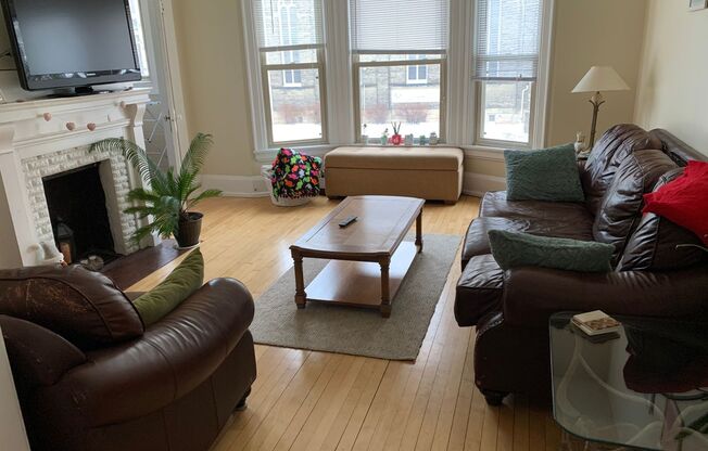 1906-12 E Bradford Ave