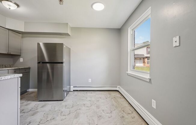 2 beds, 1 bath, 763 sqft, $1,585, Unit A5