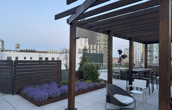 1 bed, 1 bath, $4,100, Unit 8E