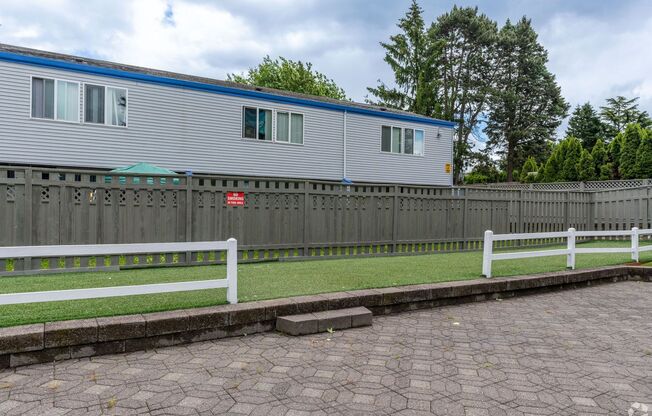 3 beds, 1.5 baths, 1,231 sqft, $2,195, Unit Q4