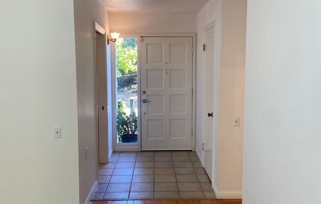 Nice Single Level Home in Moraga Available Now!