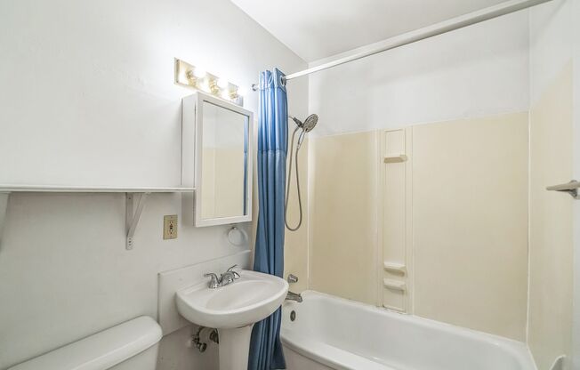 2 beds, 1 bath, $2,195