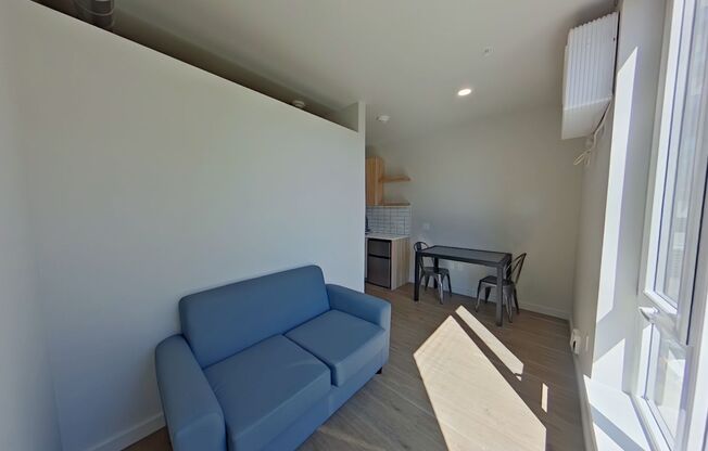 Studio, 1 bath, 337 sqft, $1,075, Unit 210