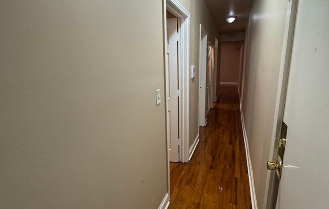 3 beds, 1 bath, $1,300, Unit 4834 #103