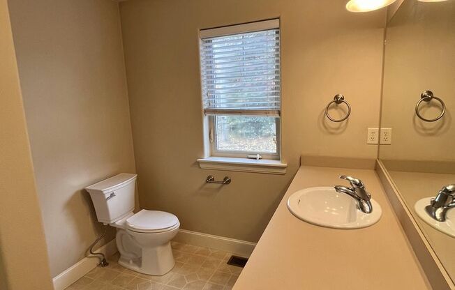 2 beds, 1 bath, $1,750, Unit 208