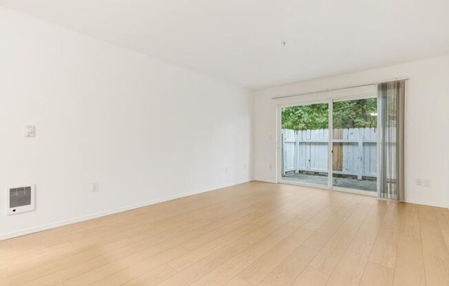 1 bed, 1 bath, 547 sqft, $1,350, Unit 32