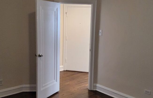 3 beds, 1 bath, $2,300