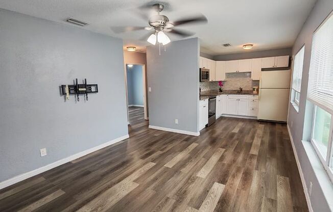 Charming 2-Bedroom Duplex Near Fossil Park – Comfort, Convenience & Culture!