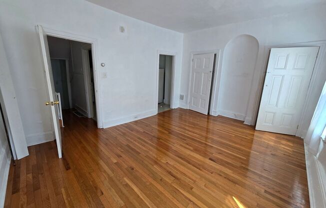 Bright 3 bed 1 bath!