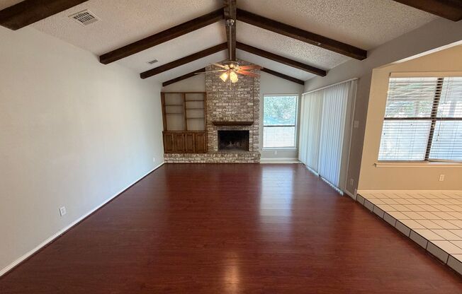 WELCOME HOME TO NORTHERN HILLS GOLF COMMUNITY! THIS ONE-STORY 3 BEDROOM HOME FEATURES CATHEDRAL CEILINGS & FIREPLACE IN LIVING*NEISD SCHOOLS