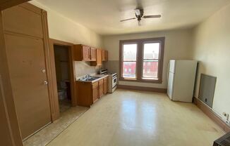 910/912 W 3rd St.