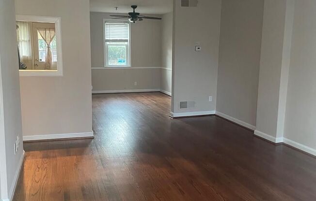 Townhome In Glen Burnie