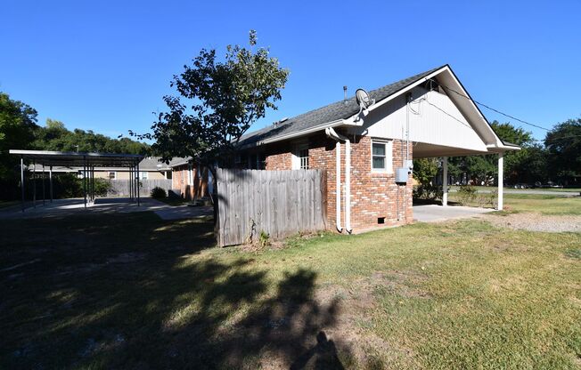 3 bed 2 bath  2,200 sqft home located in Saint Francisville, LA