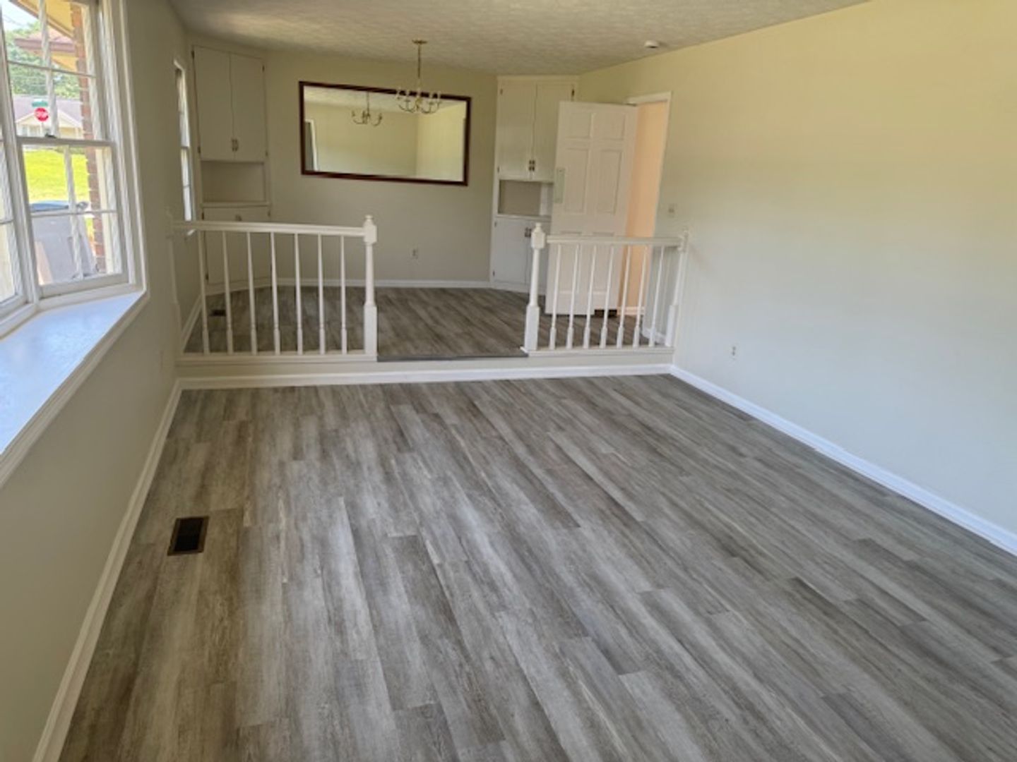 103 W Greenwich Circle