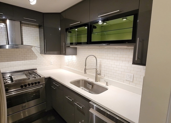 2 beds, 2 baths, 1,100 sqft, $4,850, Unit 924