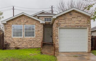 Great Southeast Austin Location! 3 Bed / 2 Bath with Private Back Yard