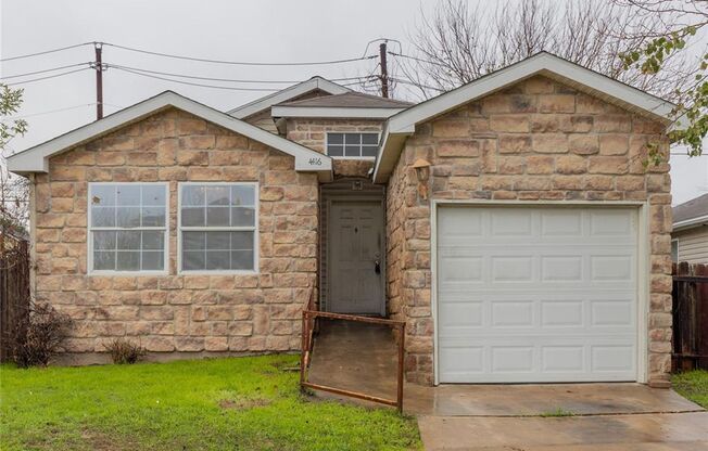 Great Southeast Austin Location! 3 Bed / 2 Bath with Private Back Yard