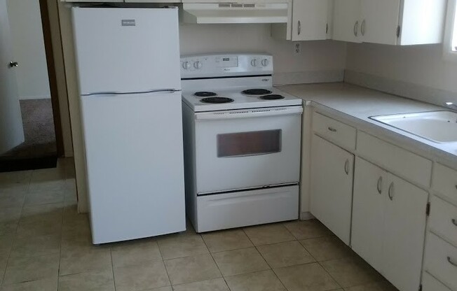 2 beds, 1 bath, $1,295