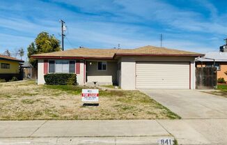 $2,045 Shaw & Willow, 3 Bedroom Home - W. San Gabriel Ave, Clovis